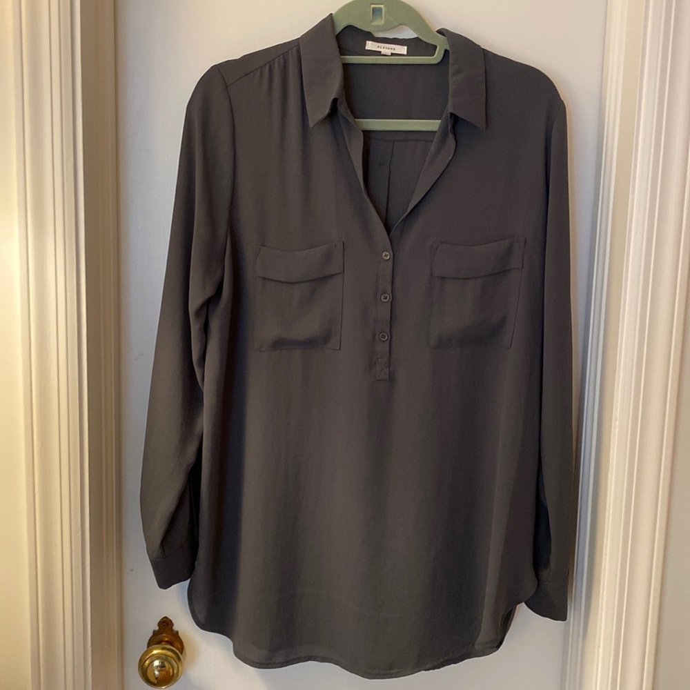 Pleione charcoal blouse, v-neck button down with pockets, size Medium